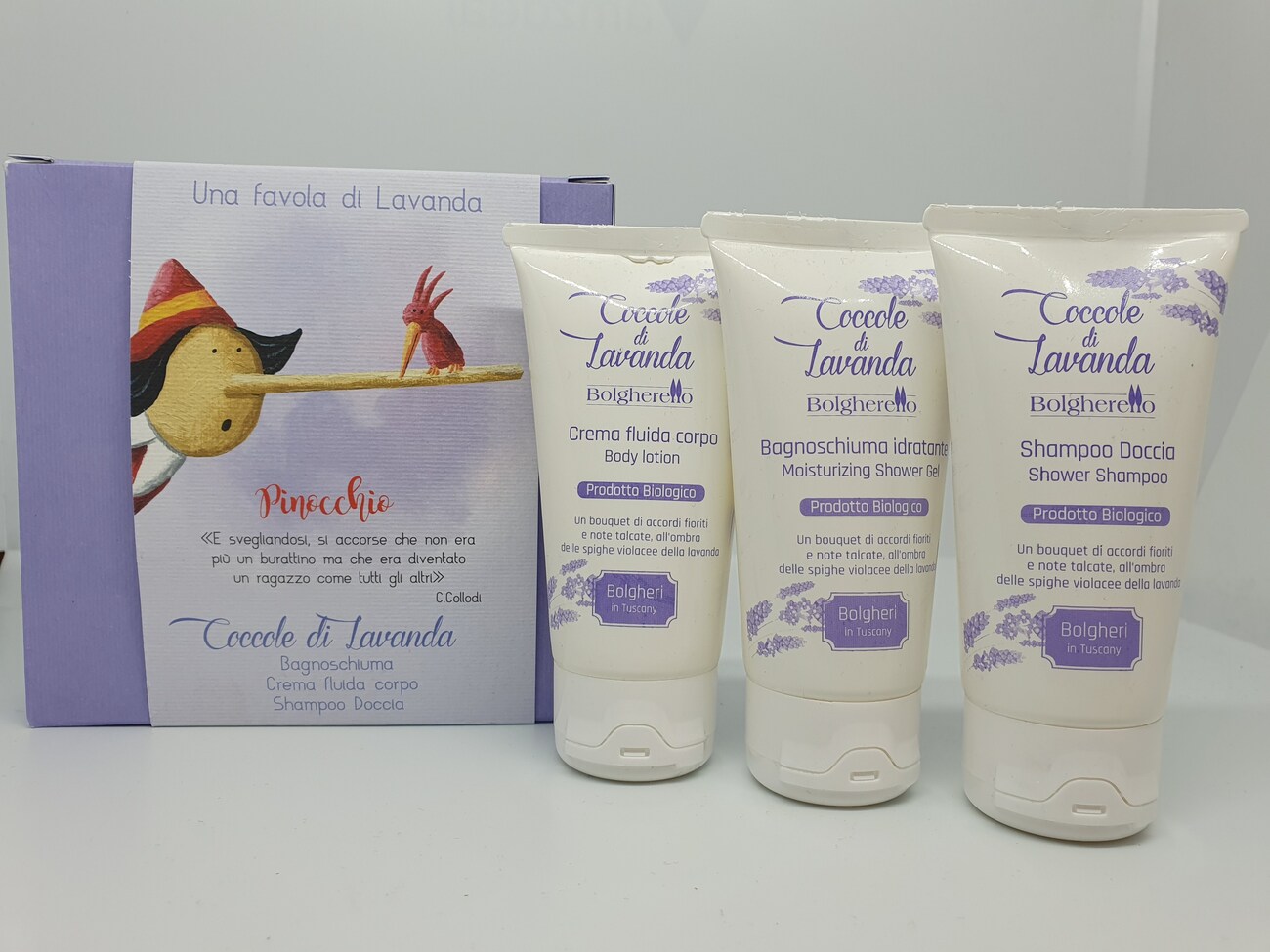 Set Coccole di lavanda : bagnoschiuma, crema fluida, shampoo doccia