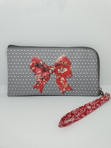 Pochette porta documenti con laccio da polso fantasia Fiocco Orval Pochette porta documenti con laccio da polso fantasia Fiocco Orval